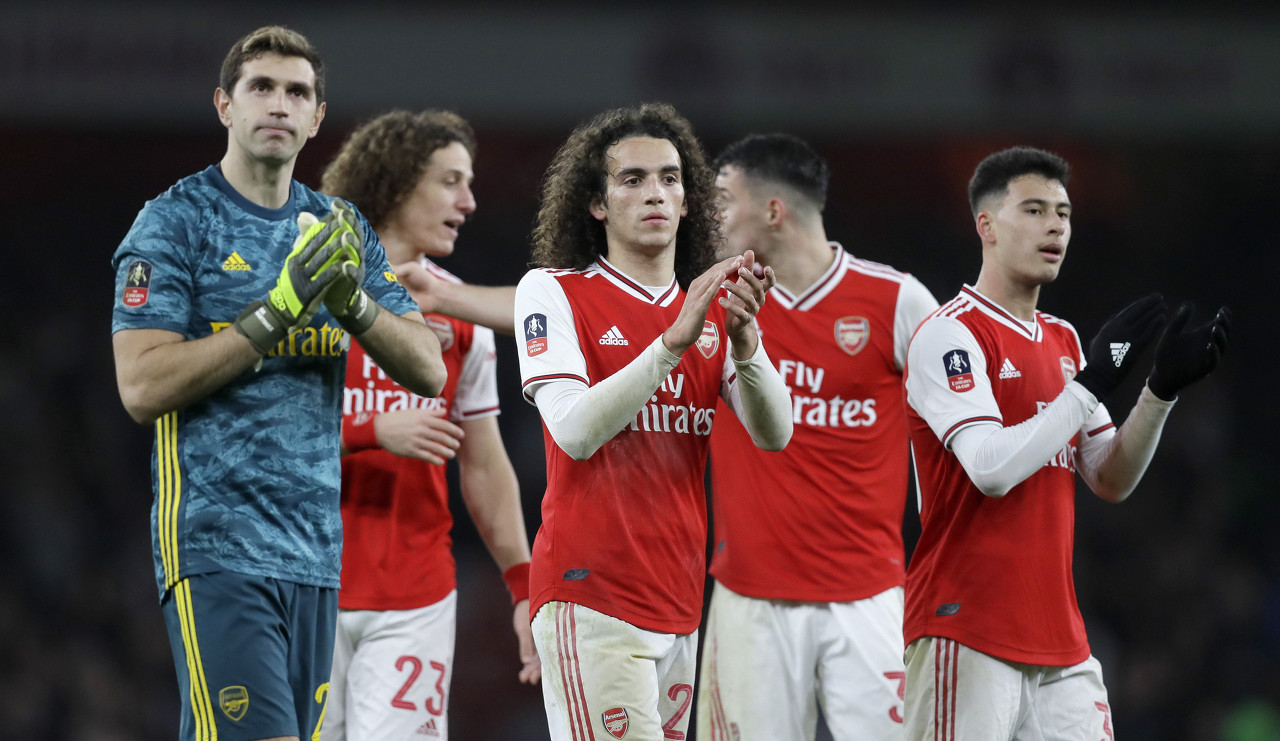 皇家马德里面临伤病危机，卡马万加和赫伊森几乎无缘对阵曼城（皇马遭伤病潮侵袭，卡马万加与赫伊森或缺席对曼城一战）