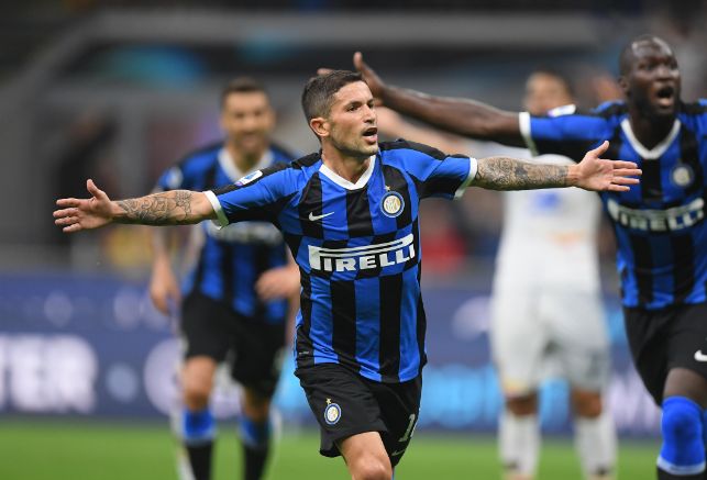 CBA疯狂一日！广东26分大胜江苏，广厦险胜山东，同曦惨败宁波（CBA风云一日：广东26分狂胜江苏，广厦险擒山东，同曦大比分负宁波）