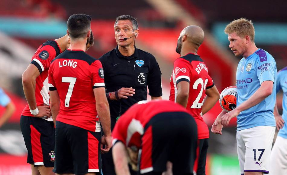 湖人詹姆斯关键封盖锁定胜局（詹姆斯关键封盖助湖人锁定胜利）