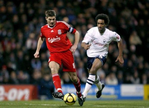 每体：巴萨让马丁替换德容出席发布会，以肯定前者的出色表现（每体：巴萨安排马丁顶替德容出席发布会，以示对其出色发挥的肯定）