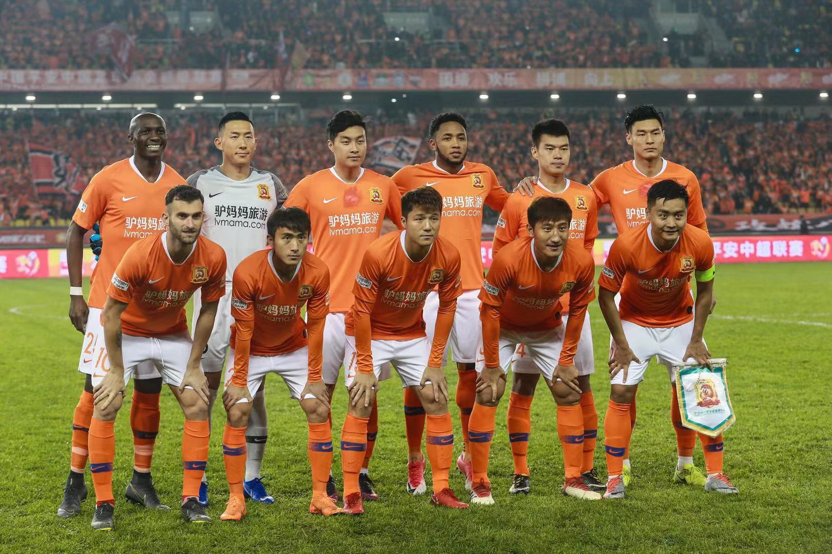 复出有望？老鹰队记：特雷·杨在赛前热身中进行投篮训练（复出可期？老鹰记者：特雷·杨赛前热身进行投篮训练）