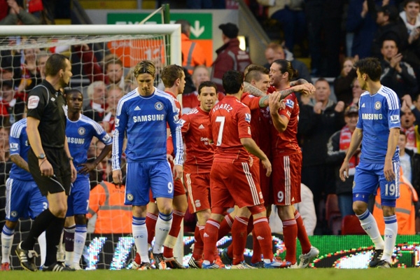 足球英超豪门逆风翻盘，球迷直呼太刺激（英超豪门上演逆转好戏，球迷惊呼过瘾）